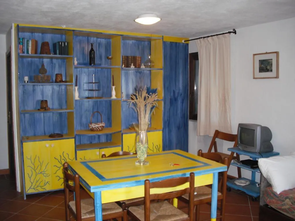 Daire Casa Vacanze Il Pino Cannigione İtalya